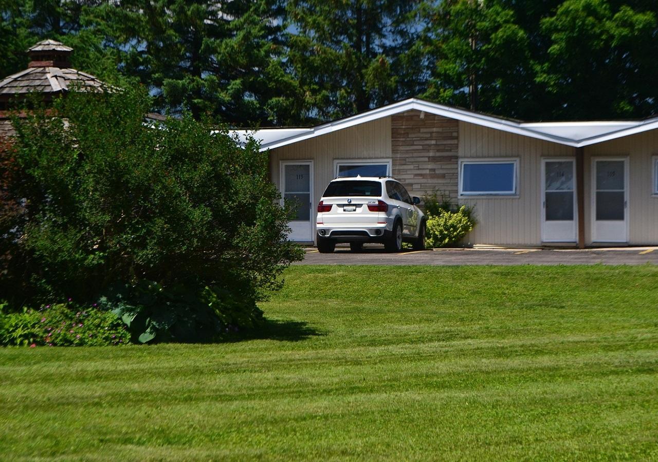 Stratford Suburban Motel Exterior photo