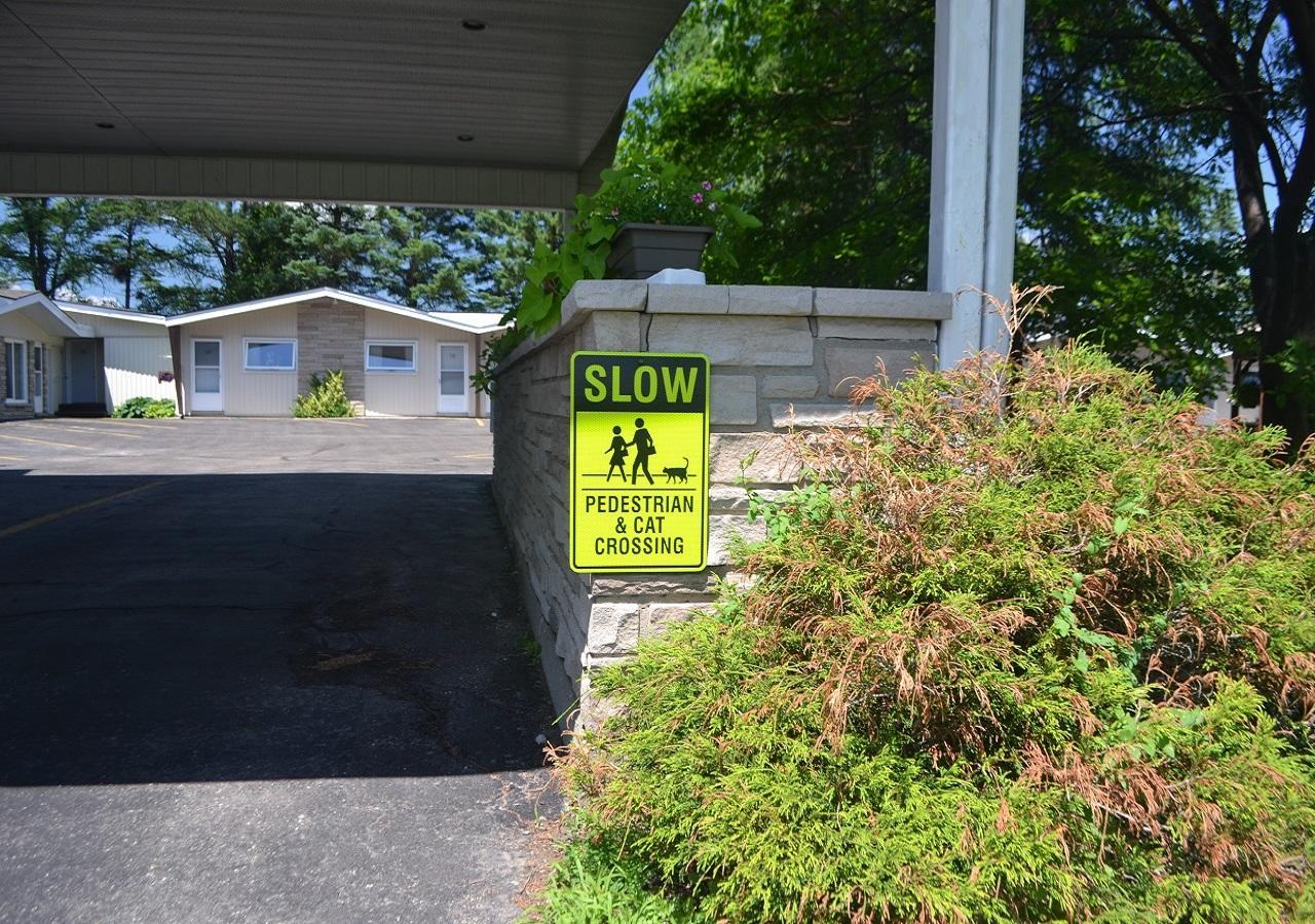 Stratford Suburban Motel Exterior photo